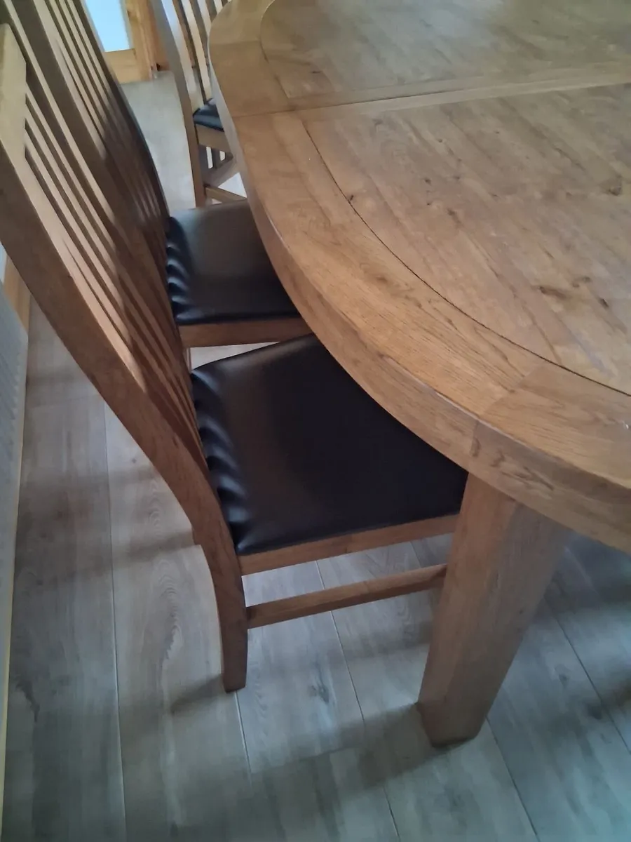 Kitchen table & chairs - Image 2