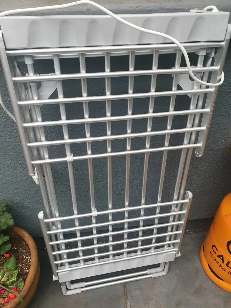 Heated clothes rail - Image 1