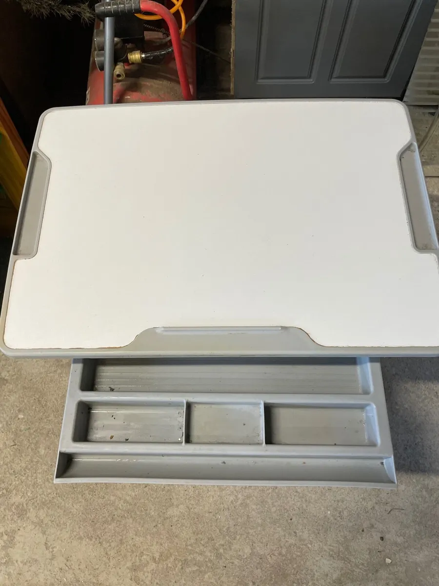 Child’s homework table - Image 2