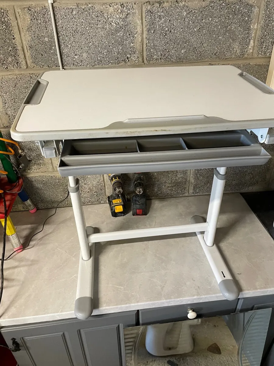 Child’s homework table - Image 1