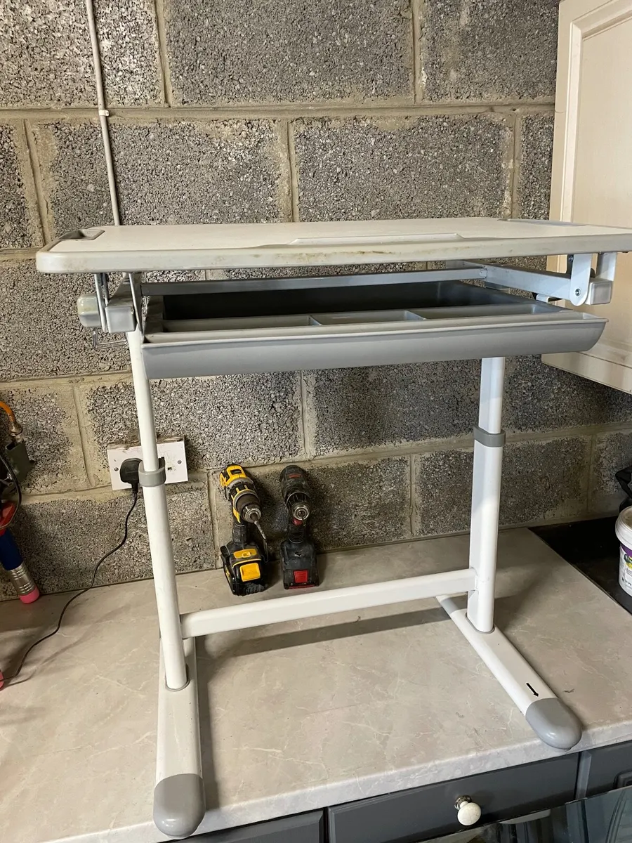 Child’s homework table - Image 4