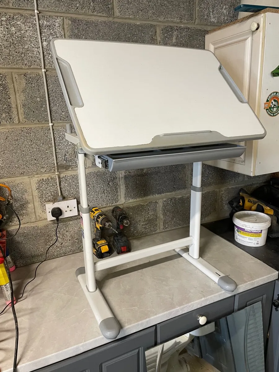 Child’s homework table - Image 3