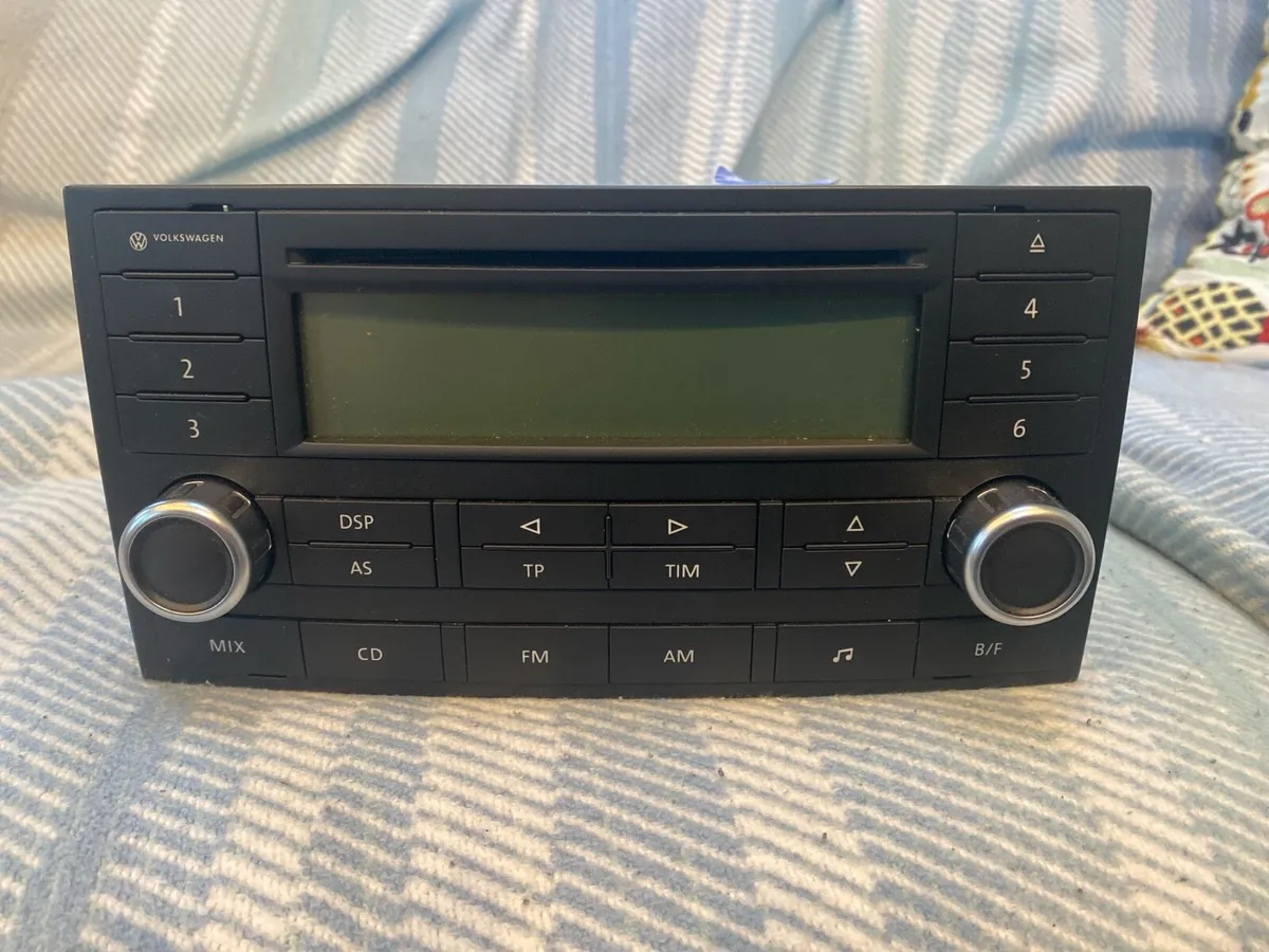 VW Touareg OEM Radio/Cd - Image 1