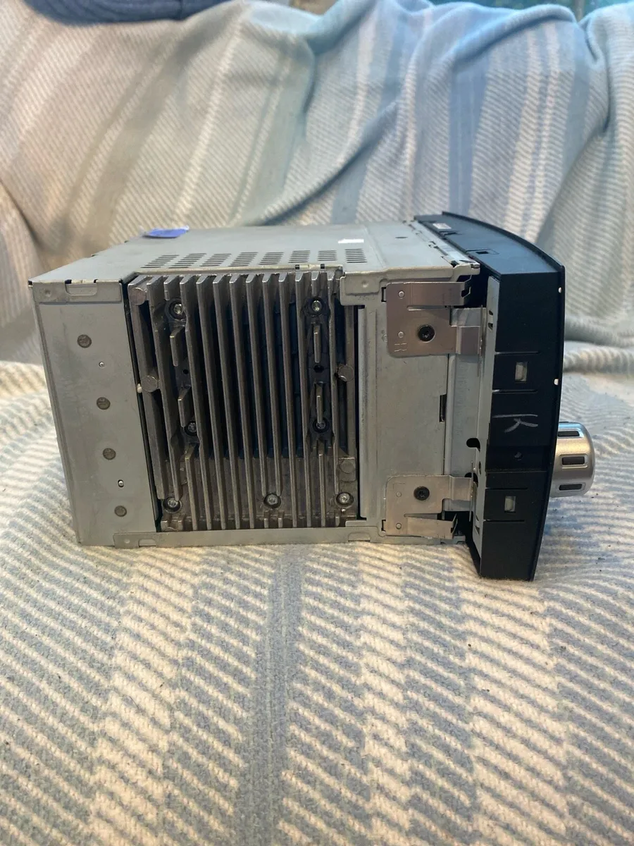 VW Touareg OEM Radio/Cd - Image 4