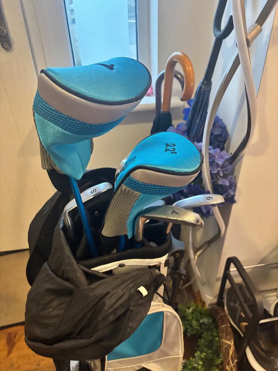 Children’s set of golf clubs - Image 1