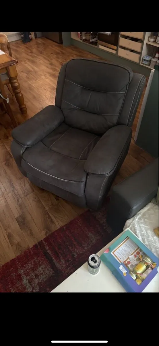 3 seater & 1 seater sofa/ armchair - Image 1