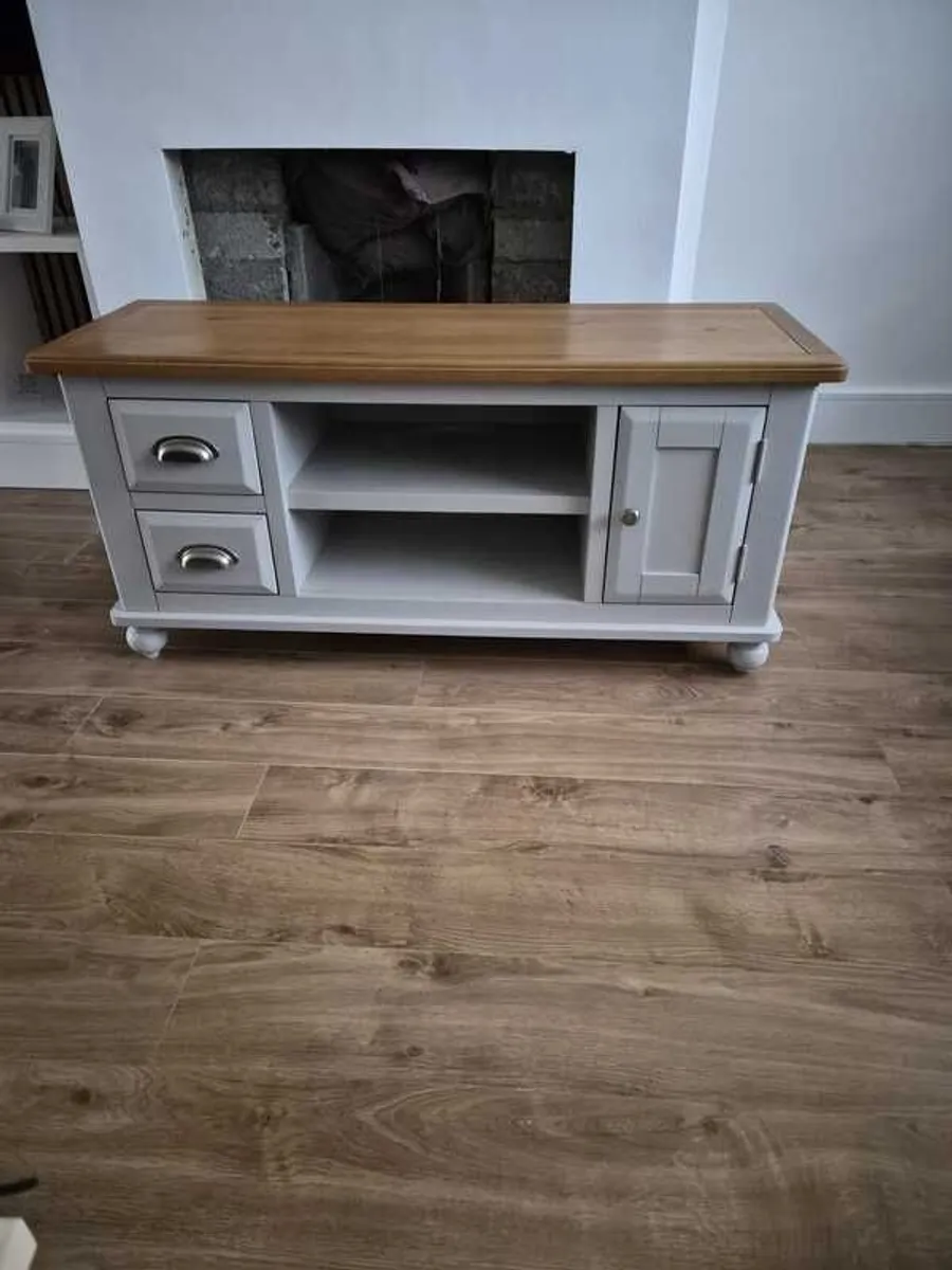 Cabinet/ TV stand - Image 1