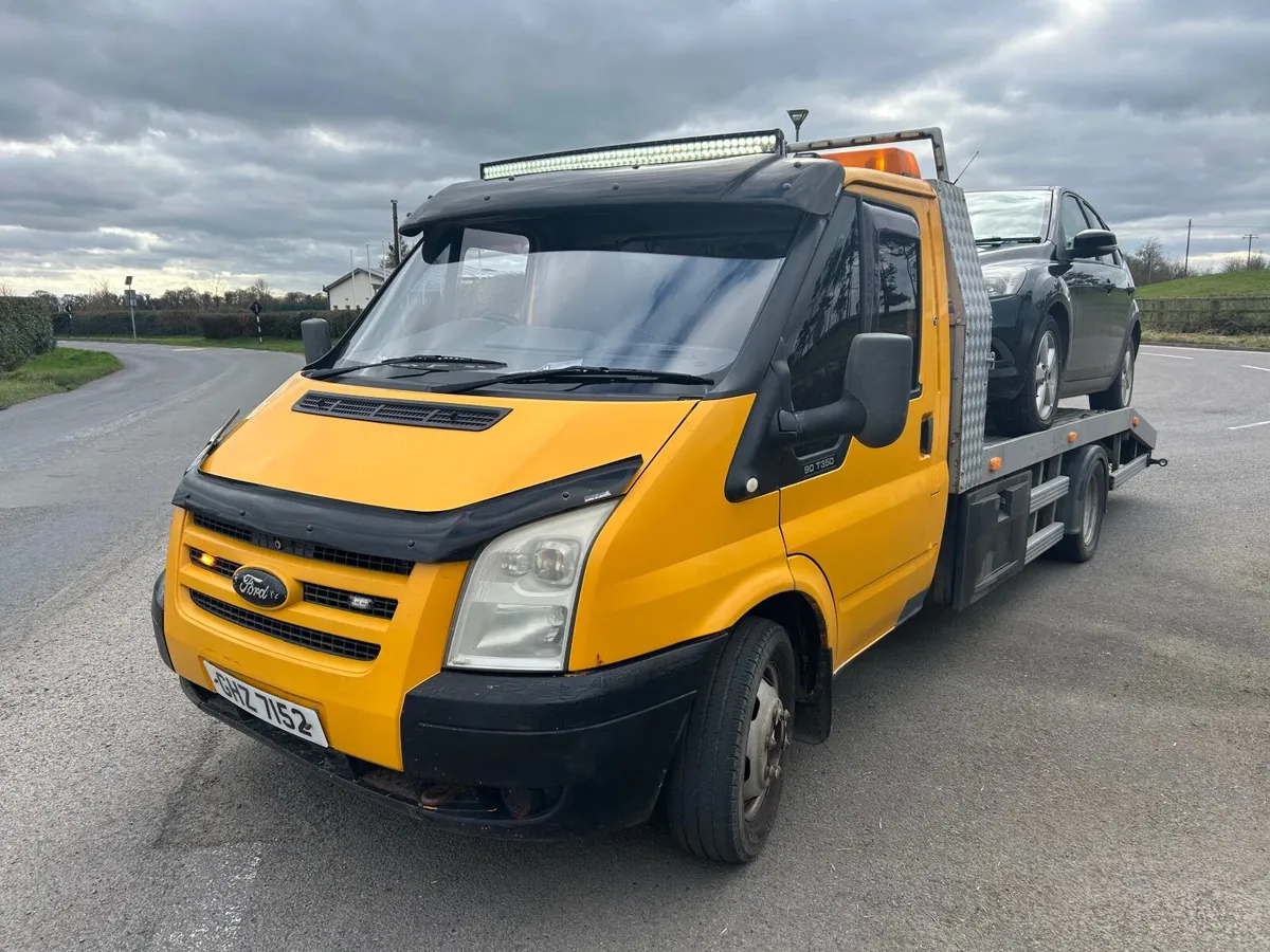 2003 Ford Transit recovery truck with winch - Image 1
