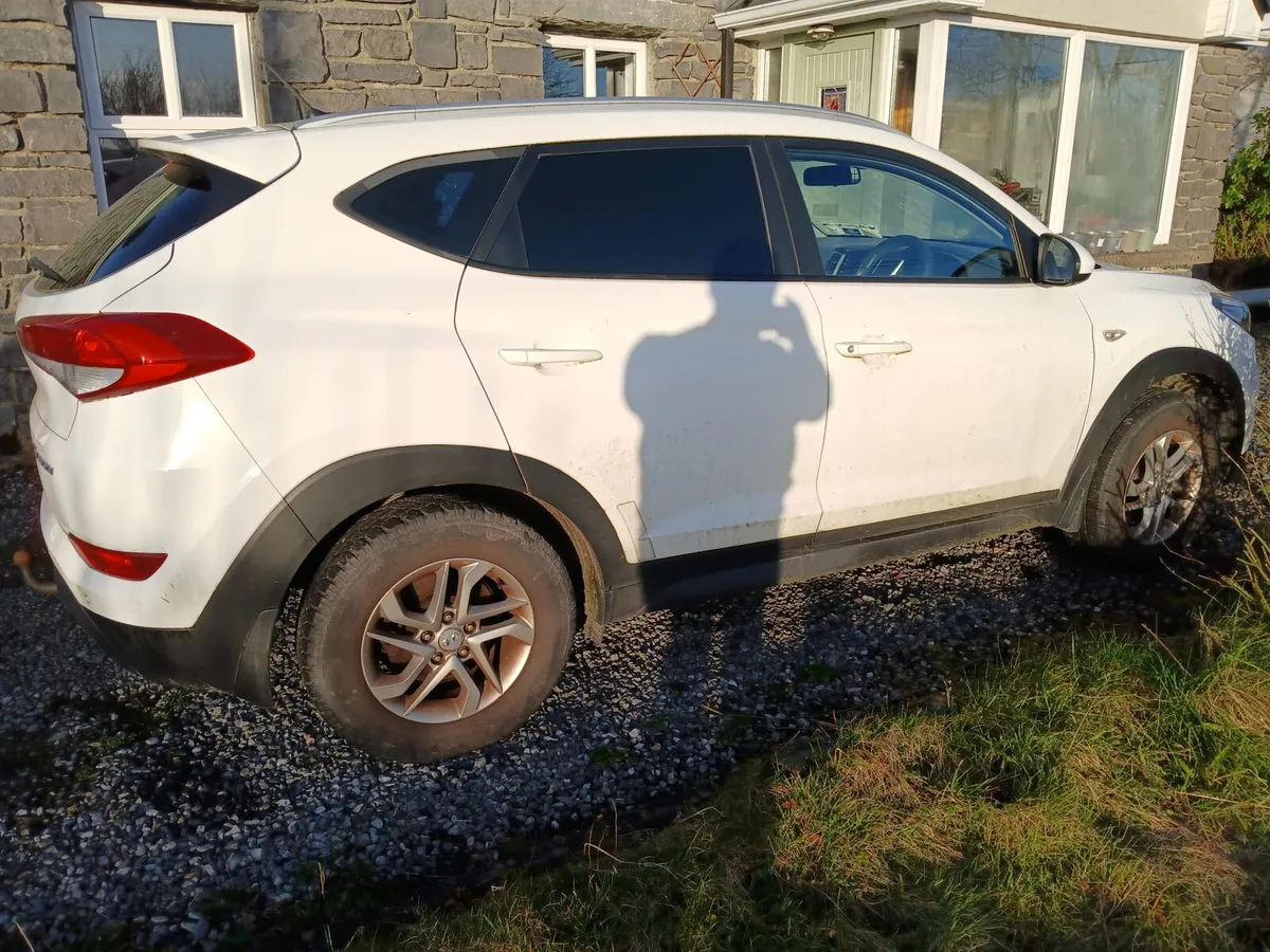 Hyundai Tucson Commercial 2018 - Image 2