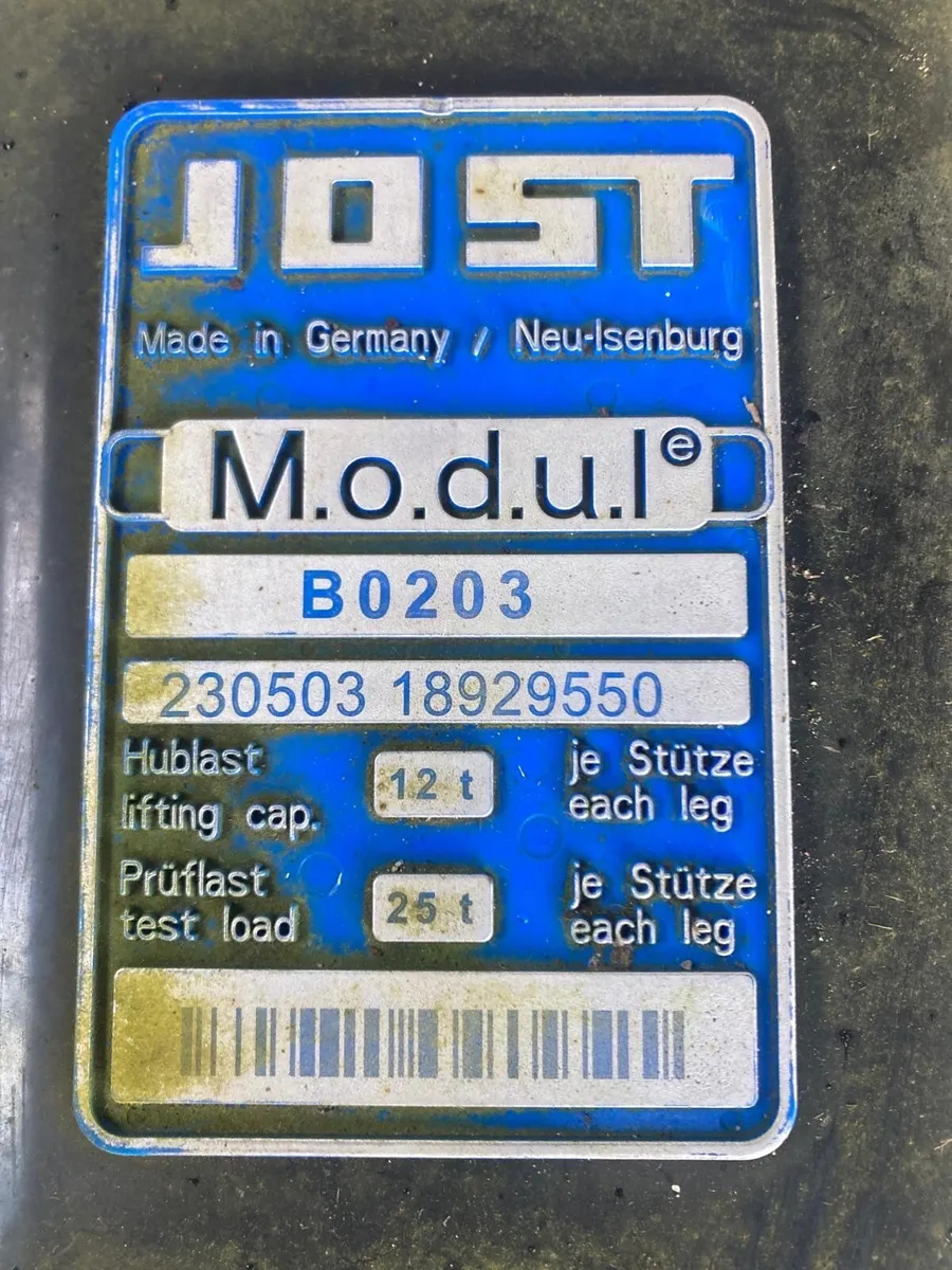 Trailer jacking leg - Image 2