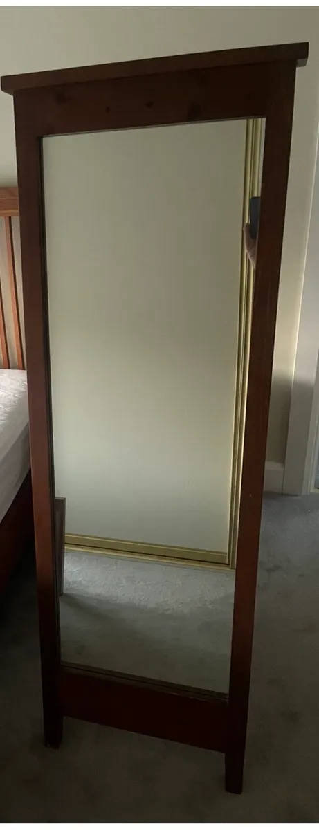Free standing mirror - Image 1
