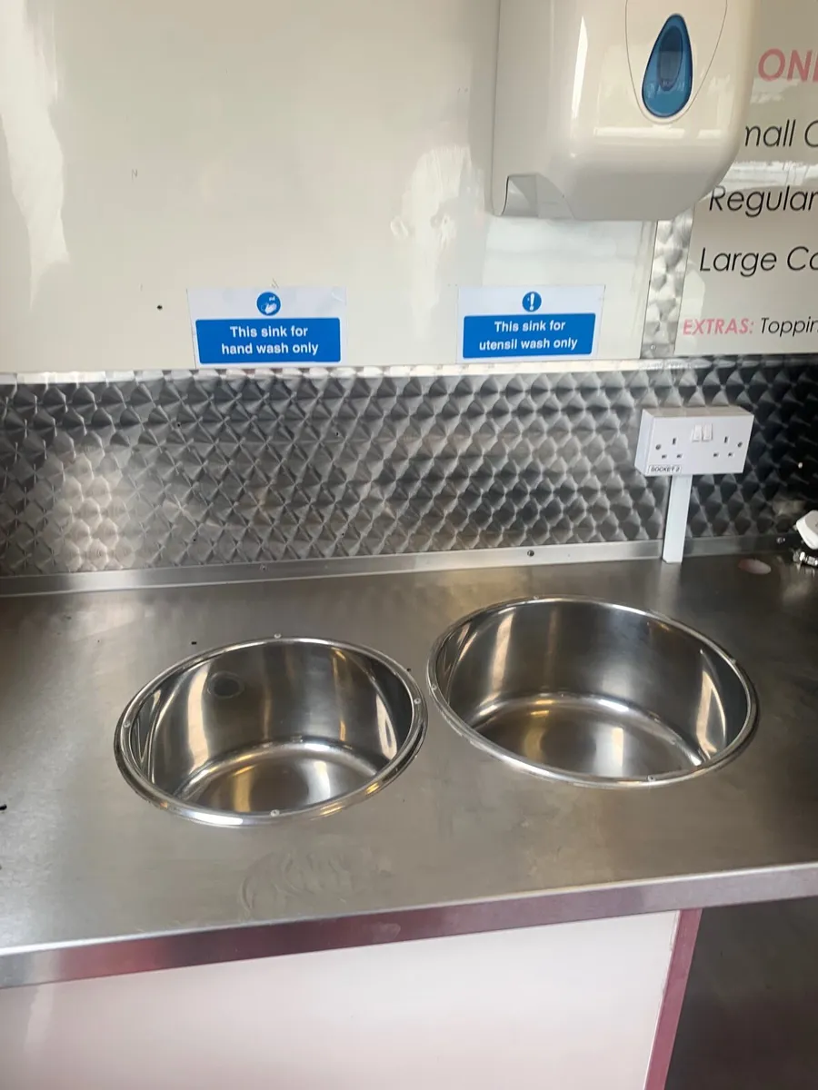 COFFEE AND ICE CREAM TRAILER - Image 4