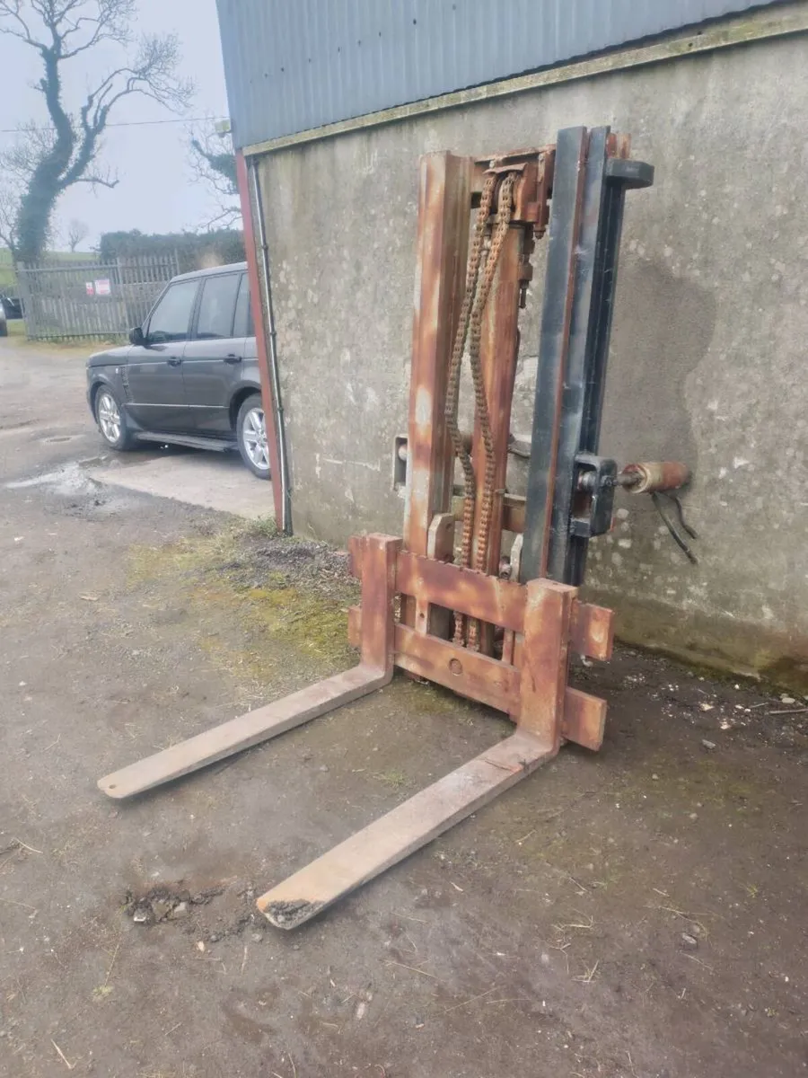 Forklift Mast - Image 1