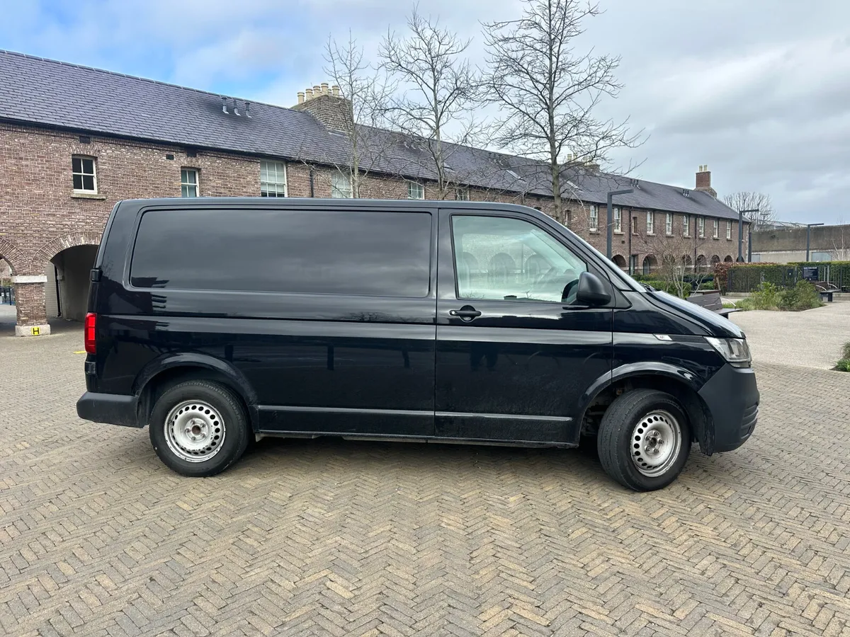 Volkswagen Transporter 2021 - Image 2