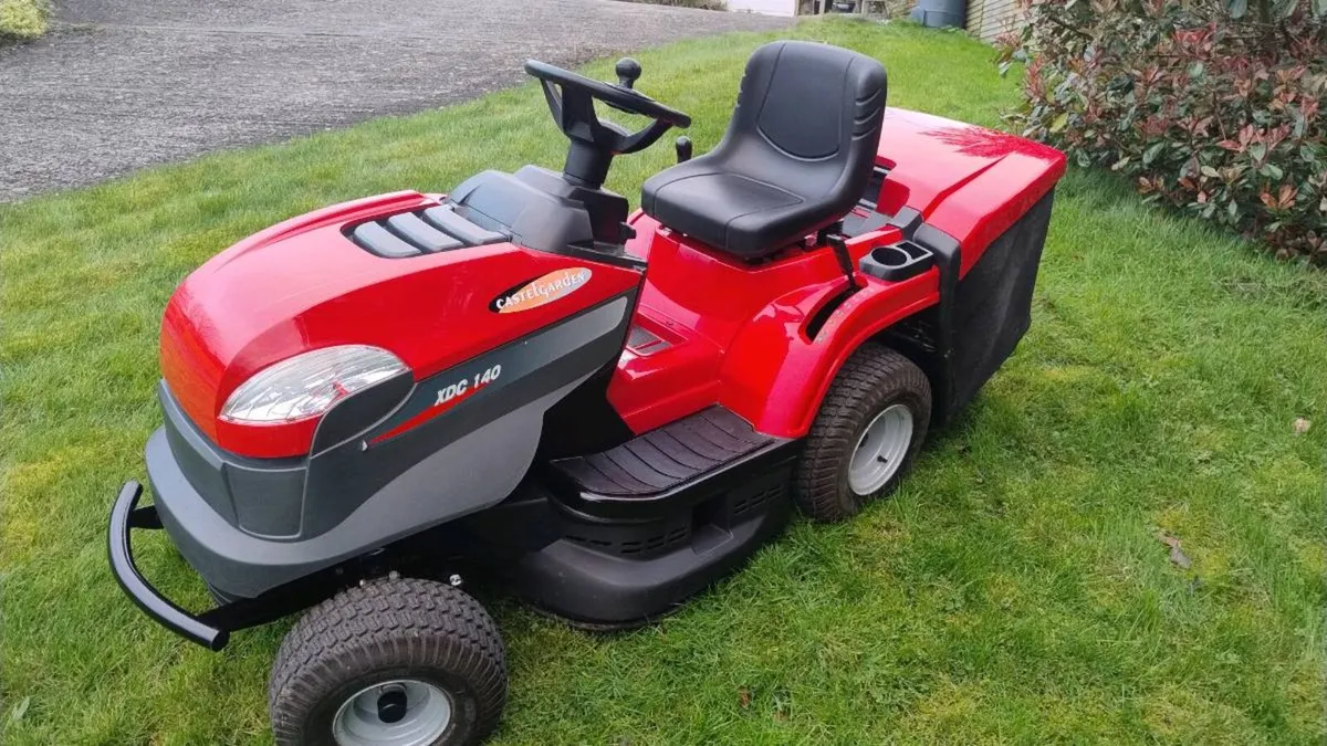 Castlegarden Ride on lawnmower - Image 1