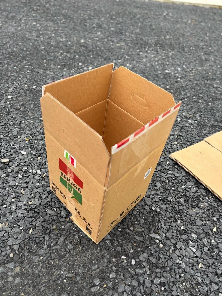 Moving boxes - Image 2