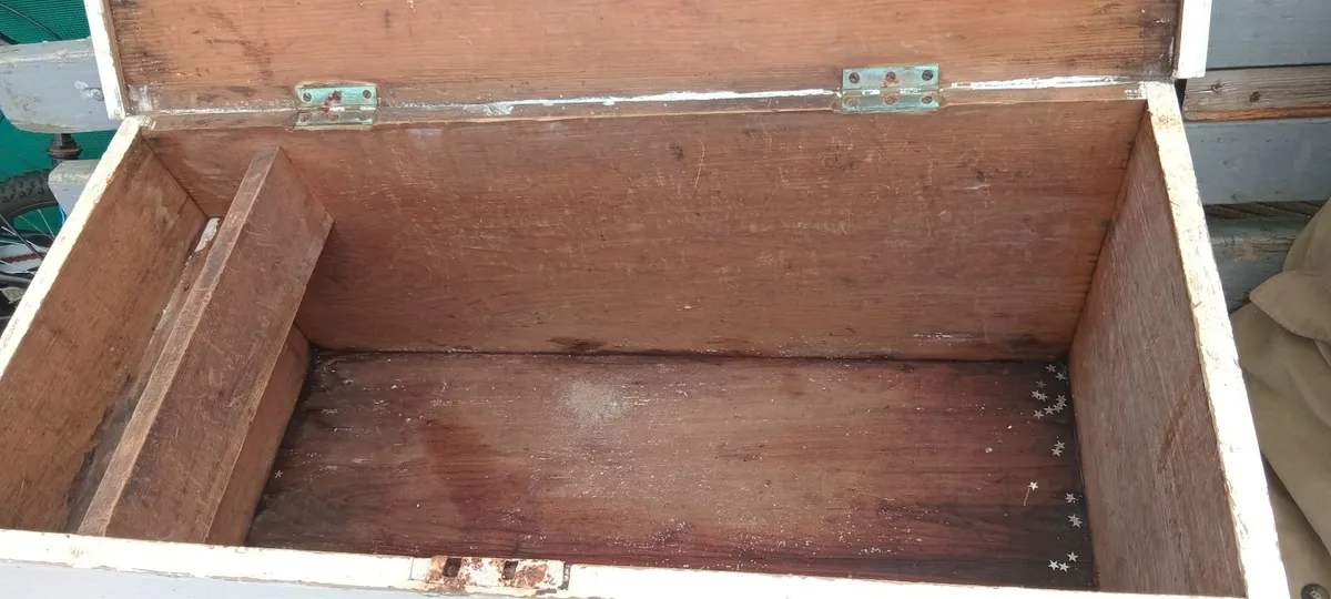 Old trunk box - Image 2