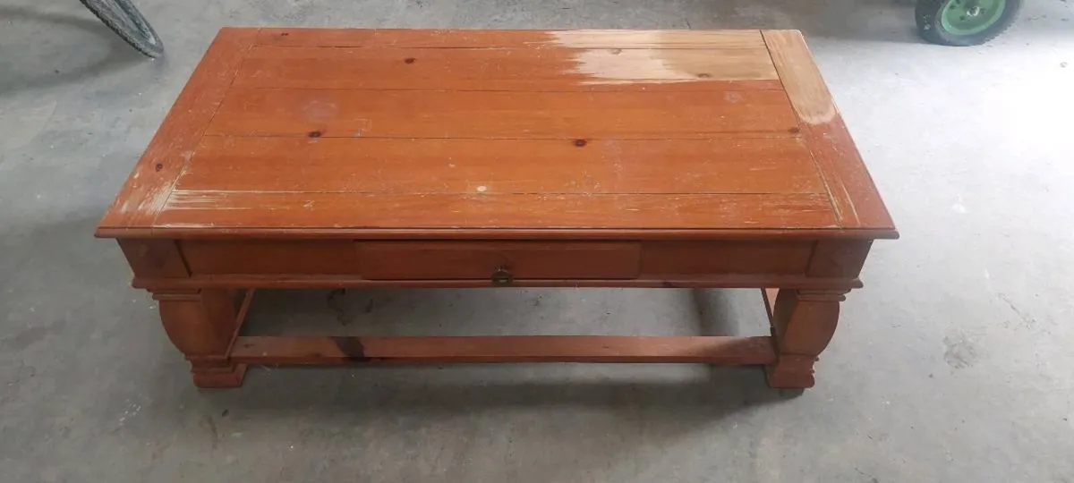 COFFEE TABLE - Image 2