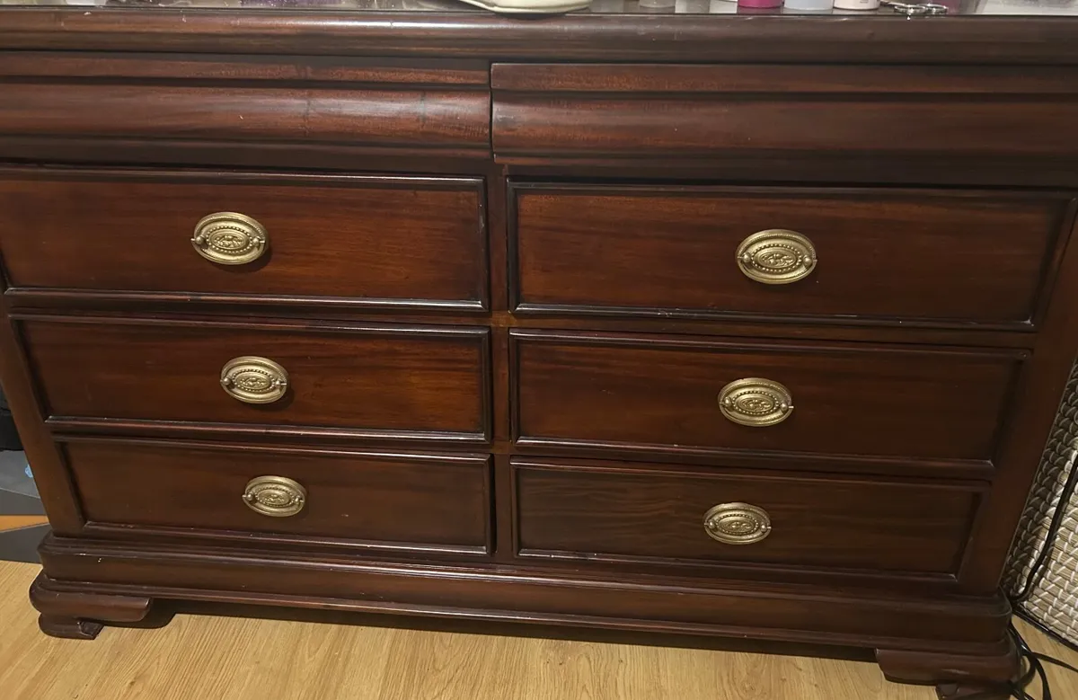 Stunning right drawer dresser - Image 3