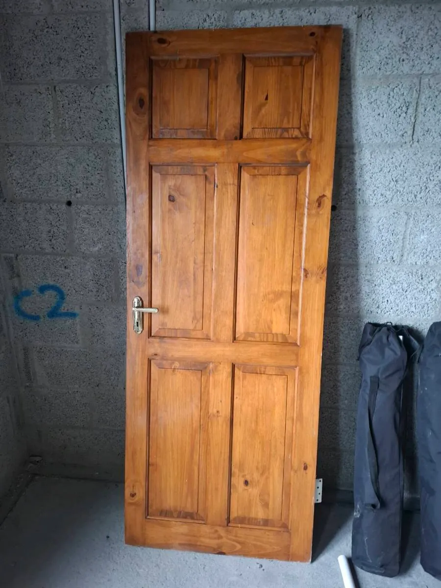 4 x  6 panel pine doors - Image 1