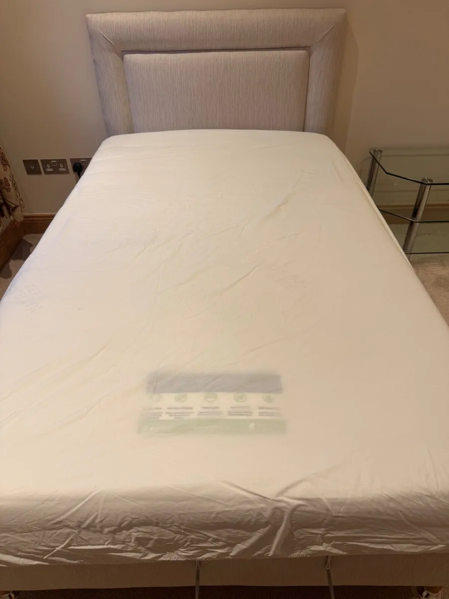 Electric adjustable bed - Image 1