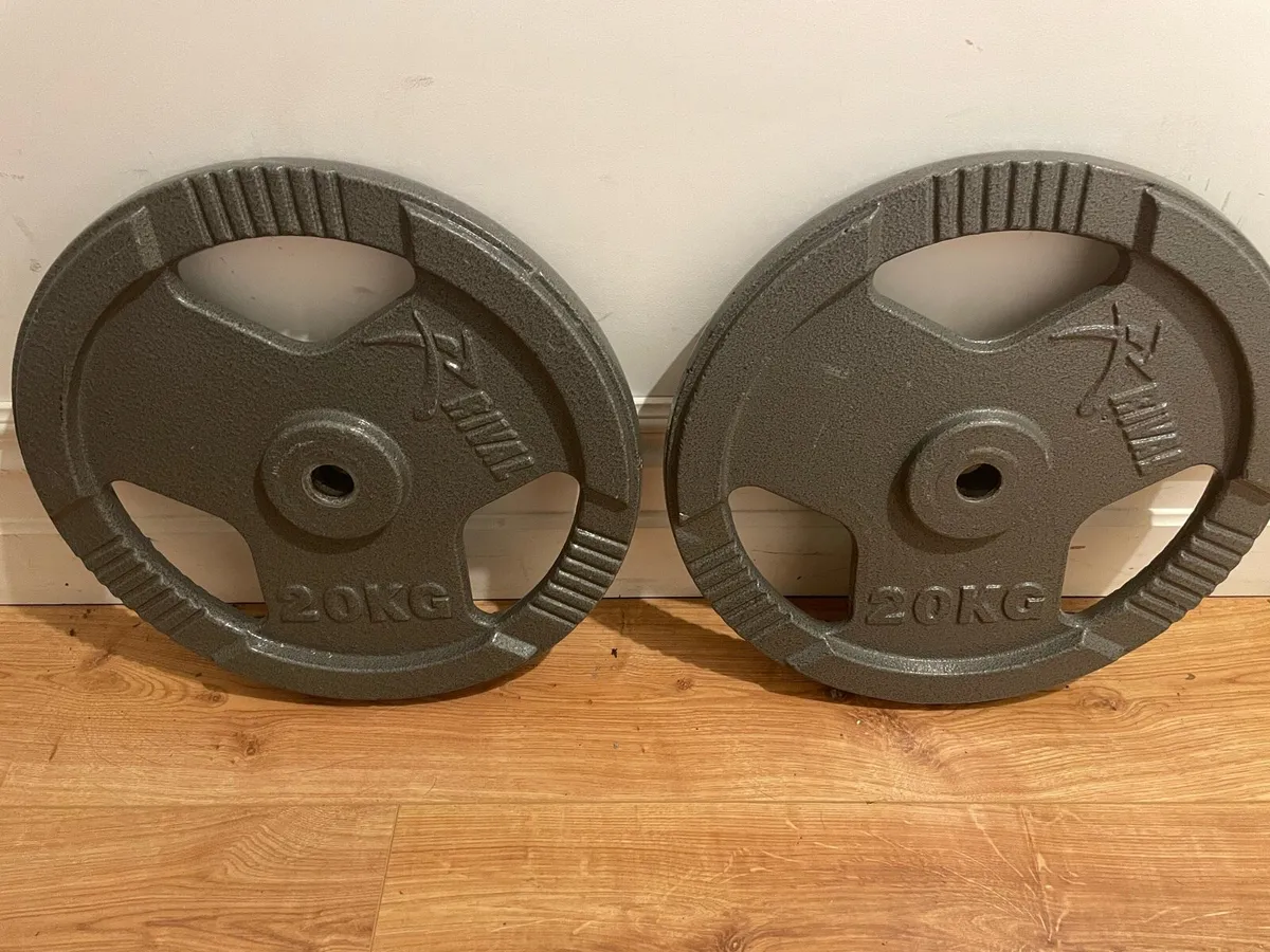 2x20kg plates standard size (price is negotiable) - Image 1