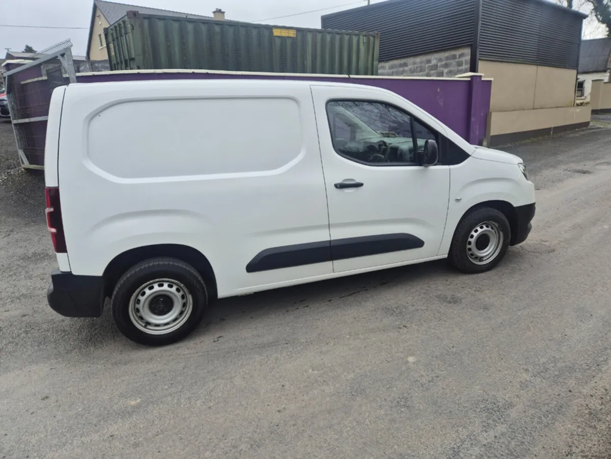 Toyota Proace CITY P 1.5 100HP GL SW SWB 3DR - Image 4