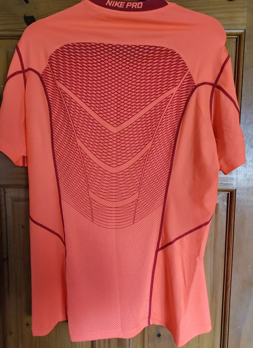 Nike Pro Combat Hypercool L - Image 1