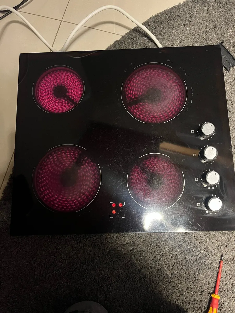 Electrolux 4 ring ceramic hob - Image 1
