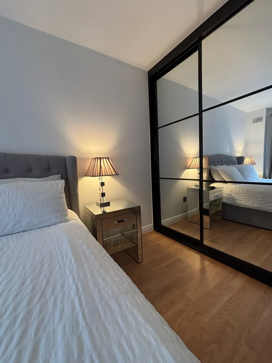 2 Mirrored lockers - Image 4