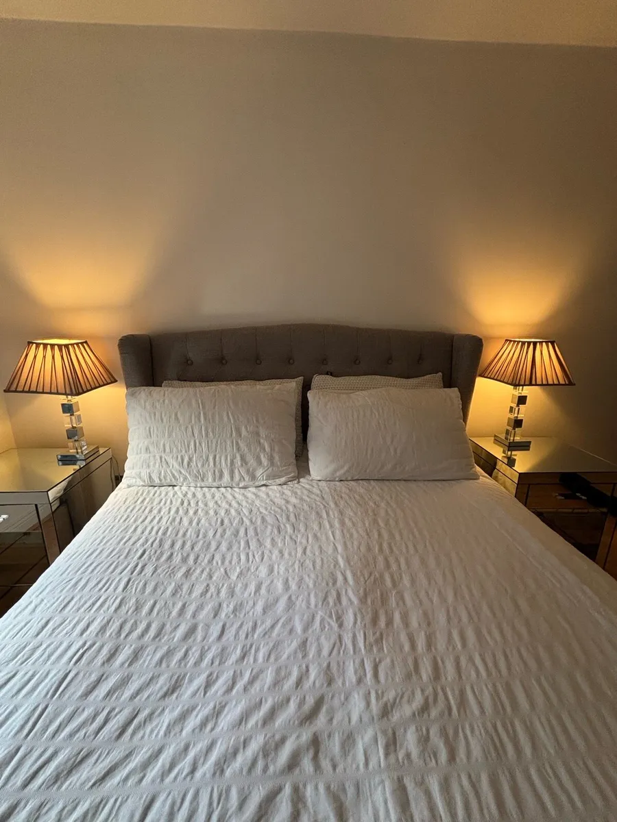 2 Mirrored lockers - Image 1