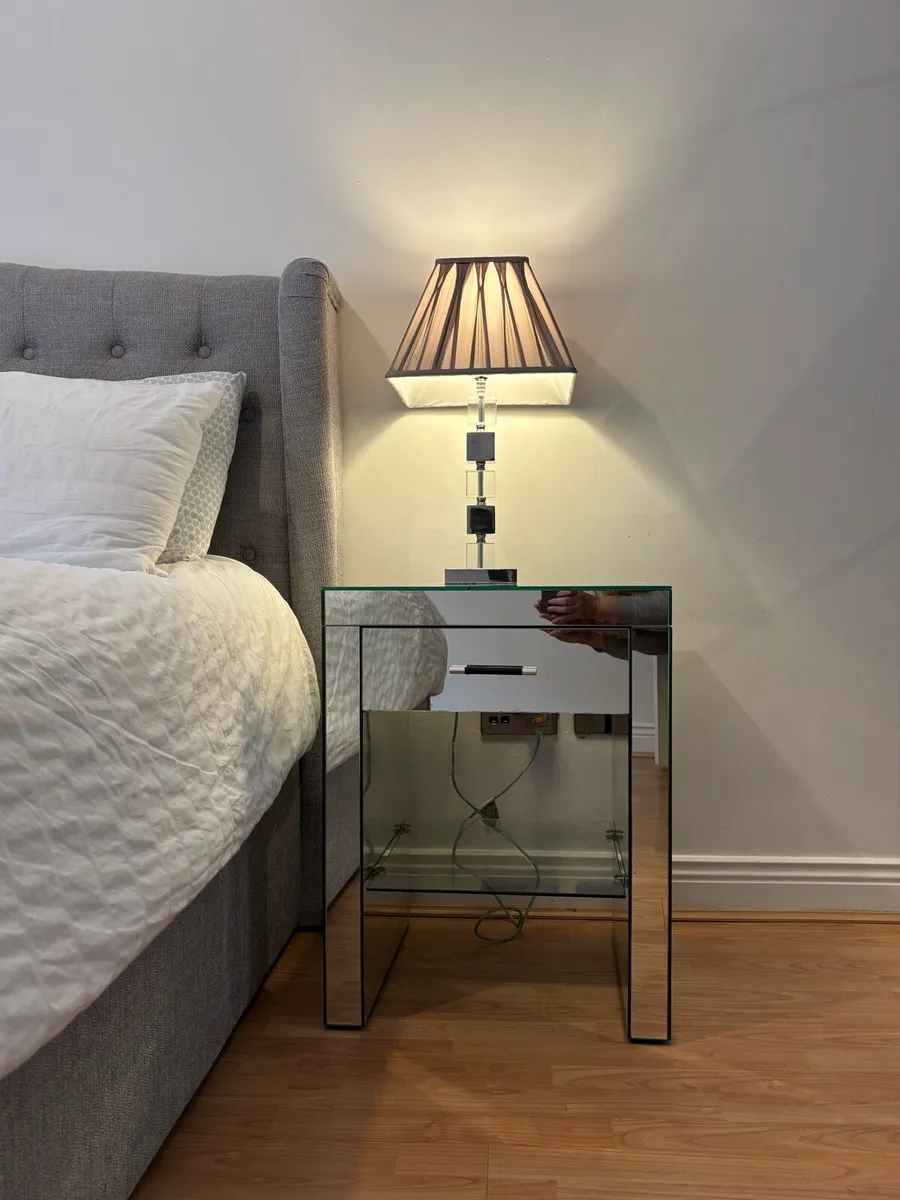 2 Mirrored lockers - Image 2