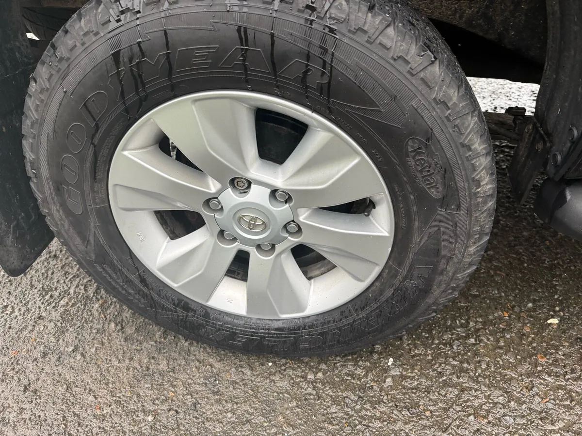 Toyota Hilux - Image 2