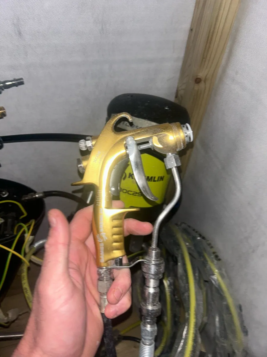 AAA Kremlin sprayer - Image 2