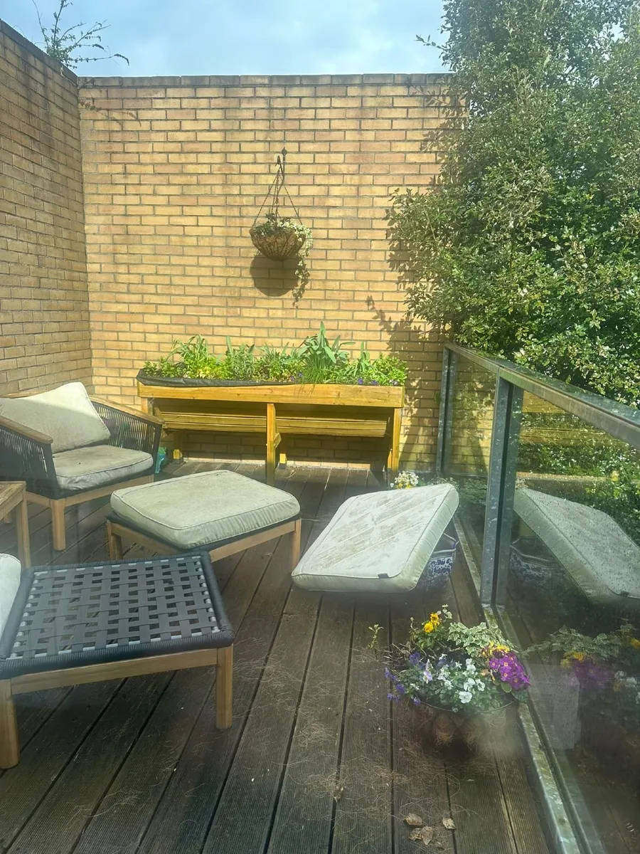 Outdoor furniture set - Image 1