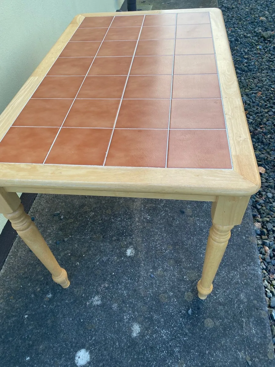 Kitchen table - Image 1