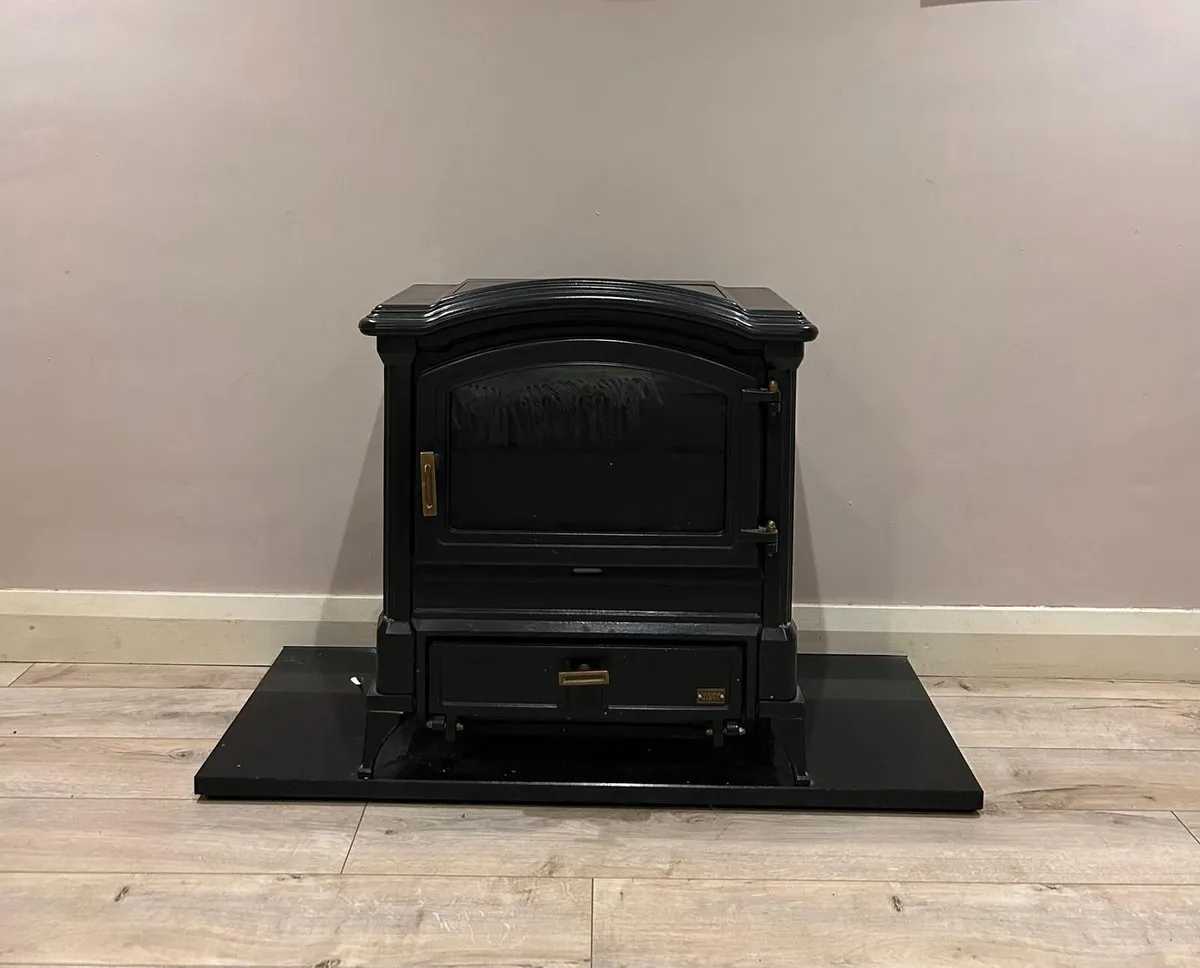 Nestor Martin Oil Stove - Image 1