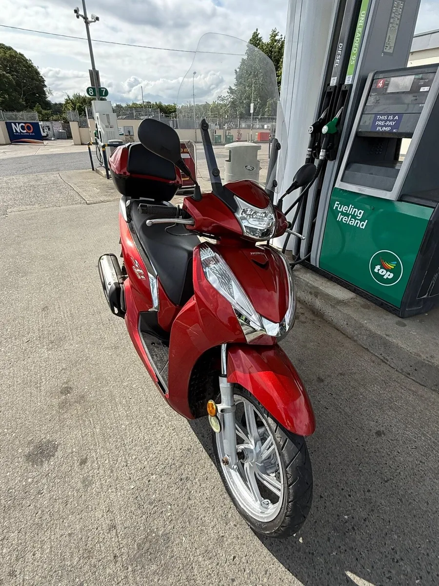 Honda SH 300 2018 - Image 1