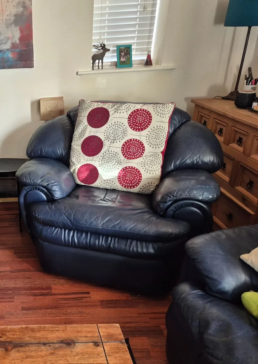 3 Piece Navy Italian Leather sitting room suite - Image 4