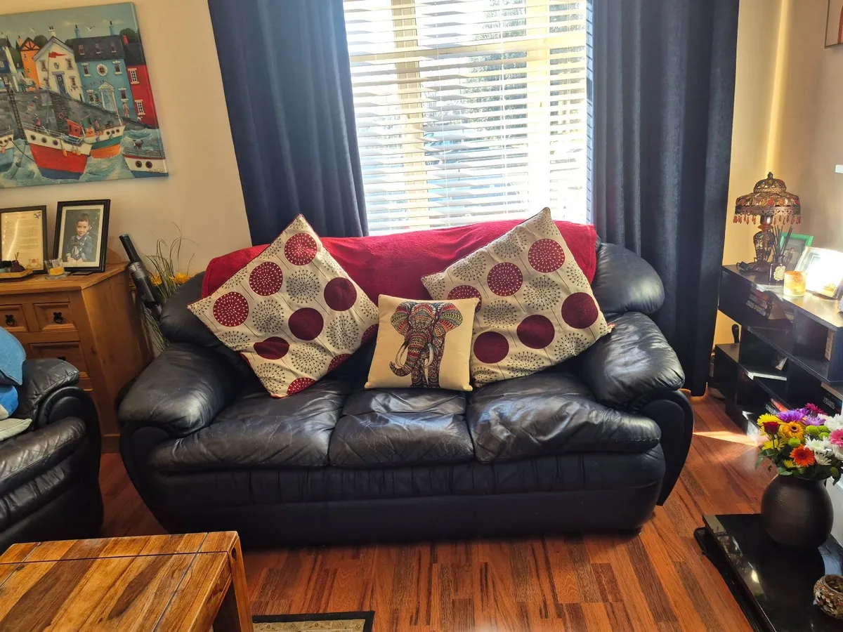 3 Piece Navy Italian Leather sitting room suite - Image 3