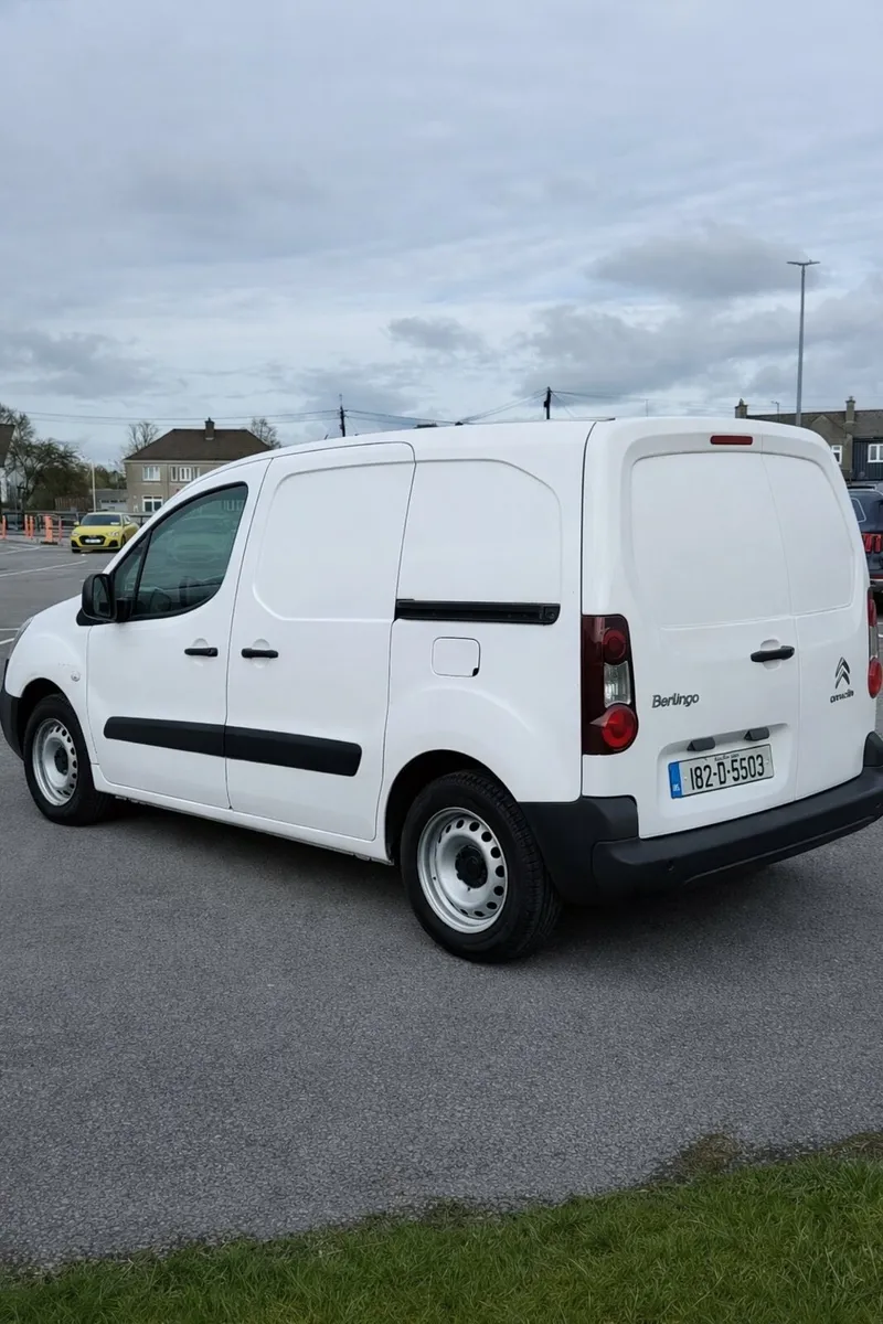 Citroen Berlingo White Diesel 1.6L - Image 2