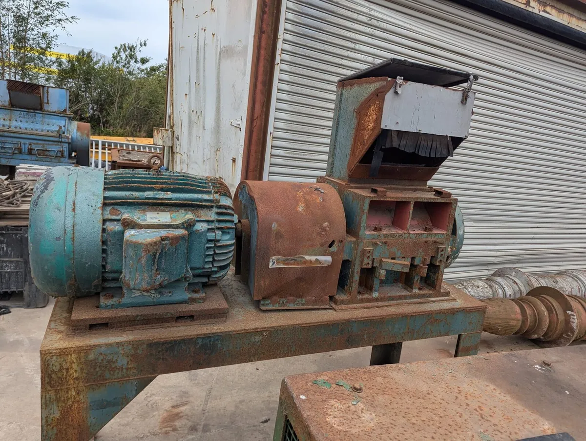 Graunulator and copper cable cleaning system - Image 1