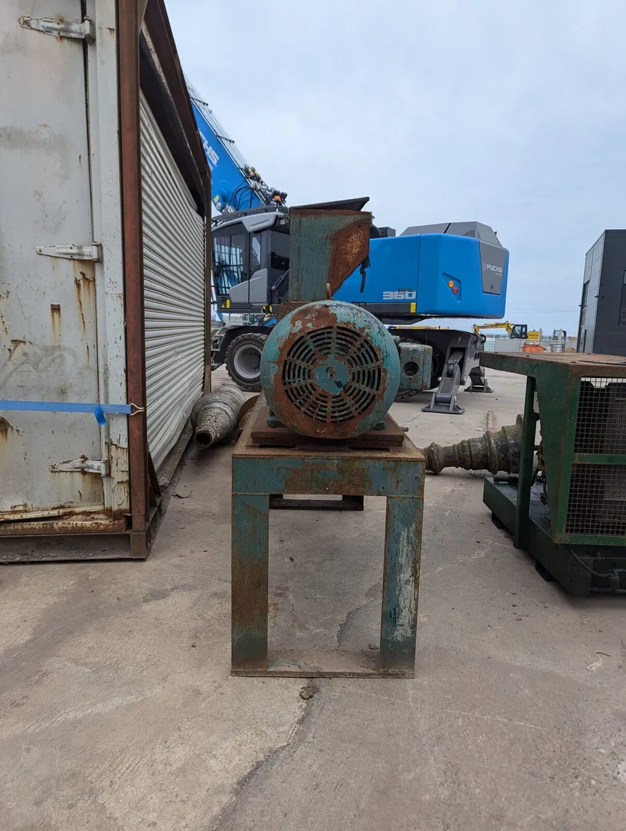 Graunulator and copper cable cleaning system - Image 2