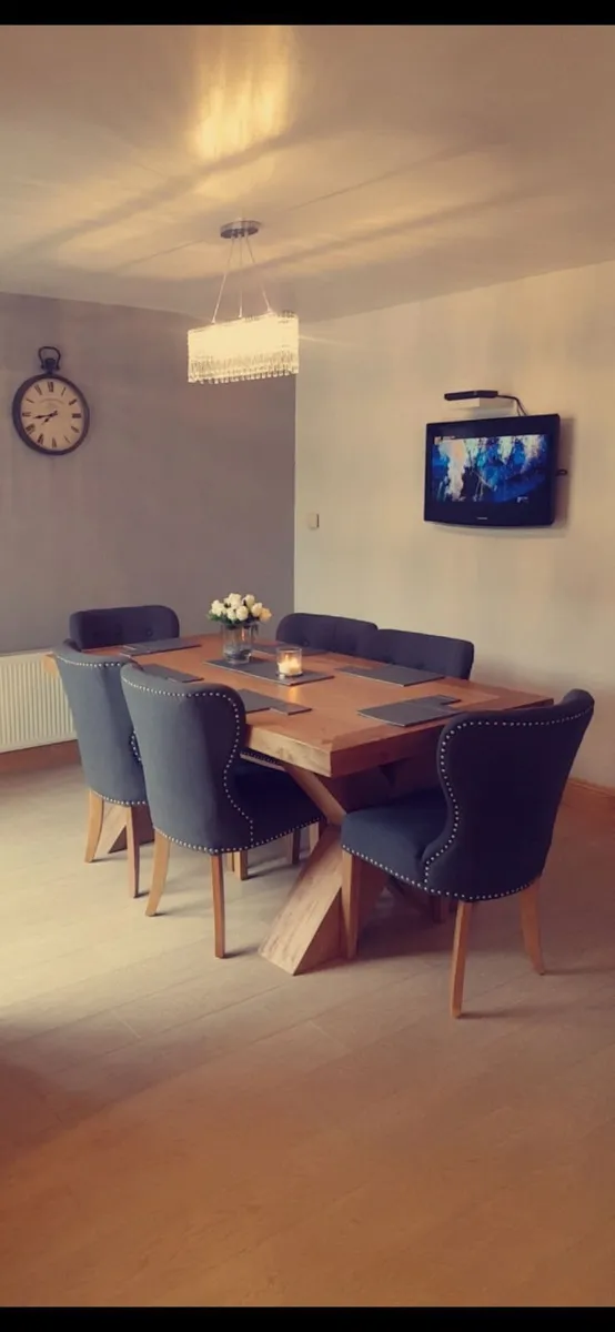 Dining table & Chairs