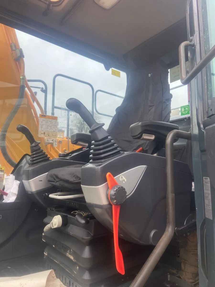 Hyundia 140HX - Image 2