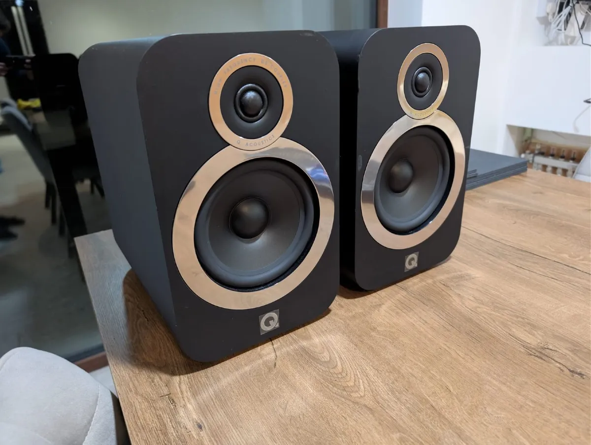 Q acoustics 3030i Hi end speakers - Image 1