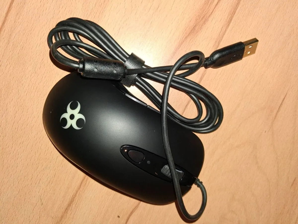 Laptop LENOVO V15 ADA - Image 2