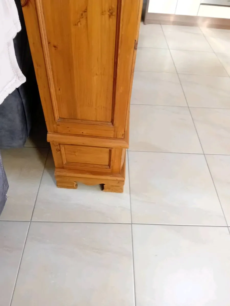 SOLID OAK FREE STANDING CABINET - Image 4