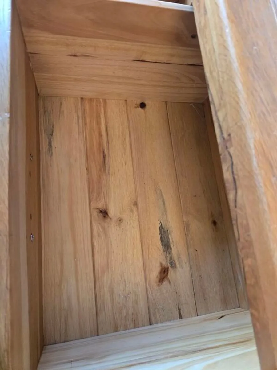 solid oak chest of drawers REDUCED - Image 4