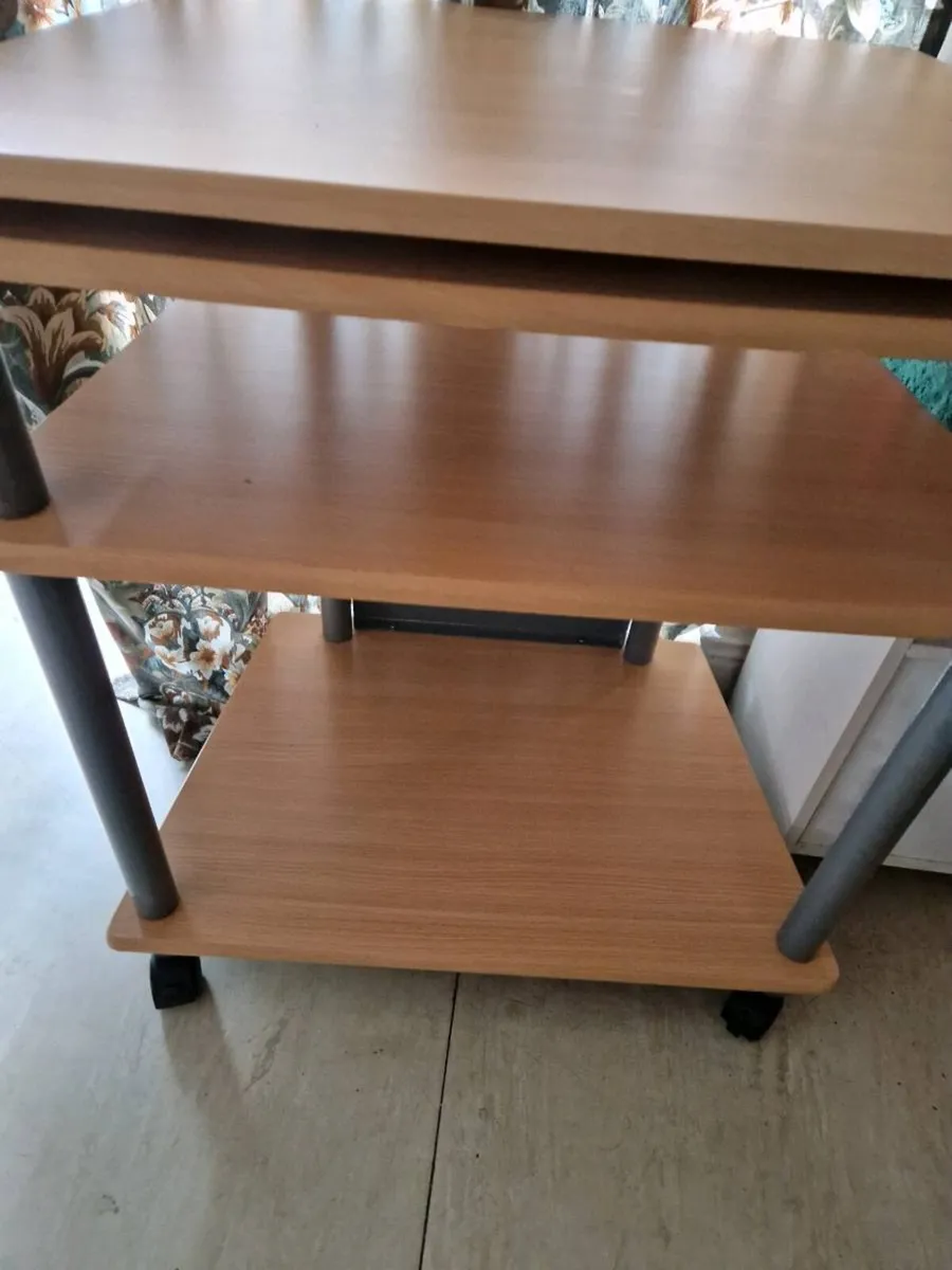 Computer desk - Image 2